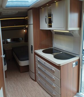Karavan Hobby 495 UL Premium. Max. výbava - 5