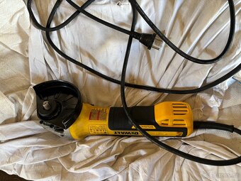 Bruska Dewalt 125mm dwe4357 - 5