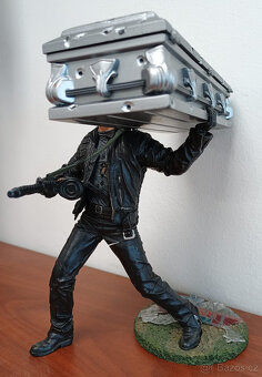 Vzácná figurka T-850 Terminator s rakví od firmy McFarlane - 5