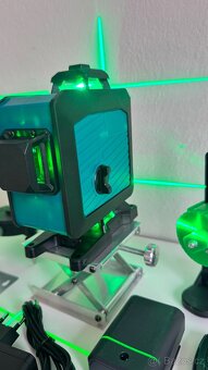4D křížový laser se stativem – 16 linií, dálkové ovládání - 5