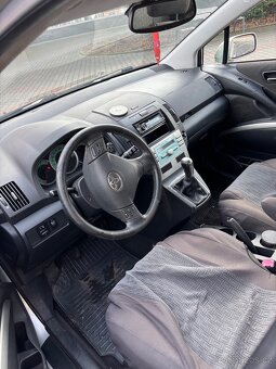 Toyota Corolla Verso - 5