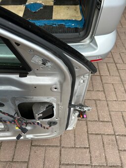 Levé přední dveře Superb 2 - 5