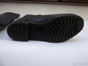 černé vysoké kožené boty č.8 (výška bot 35 cm) - 5