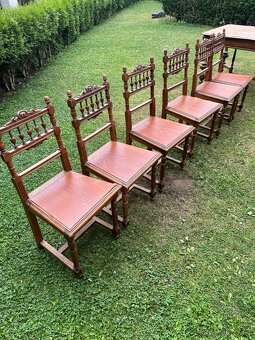 Masivní starožitný dřevěný rozkládací stůl s židlemi - 5