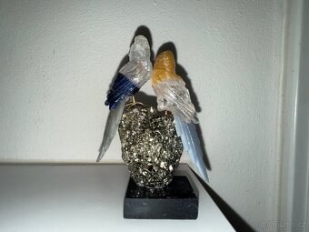 Pyrit s ručně vytesanými papoušky - 5