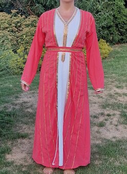 Dlouhé šaty s kamínky Dubaj styl - 5