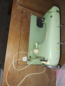 Retro šicí stroj Minerva - 5