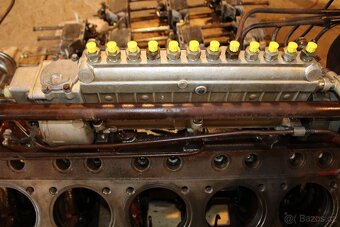 Tatra v12 biturbo motor - 5
