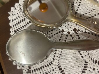 Elegantní vintage toaletní souprava – zrcadlo a kartáče - 5
