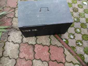 Prodám staré truhle, 2 kusy, velká a menší - 5