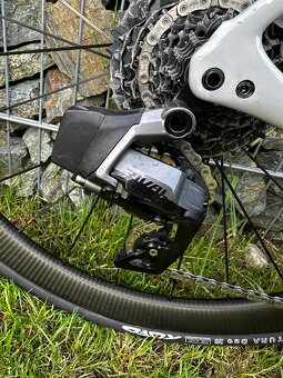 Specialized Roubaix, karbon rám, karbon kola, SRAM eTAP - 5
