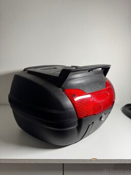 Univerzální motocyklový kufr s plotnou + 2 klíče - 5