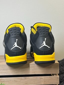 Air Jordan 4 Retro "Thunder" - 5