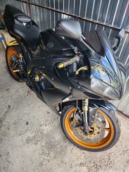 Yamaha R1 YZF - 5