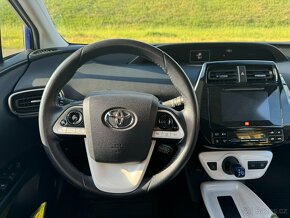 Toyota Prius 2016 1.8 hybrid plná výbava Executive - 5