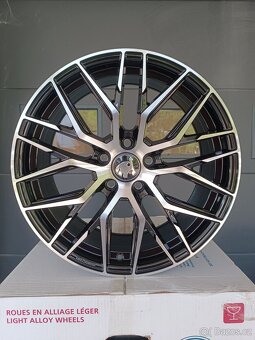 MAM RS4 R18 - 5