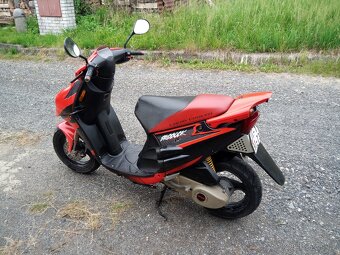 Prodám skútr DERBI HUNTER 50 2 T vodník r.v 1999 - 5