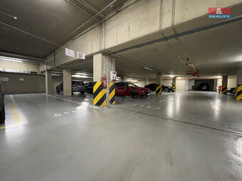 Pronájem 2x garážového stání, 25 m², Praha, ul. Korunní - 5