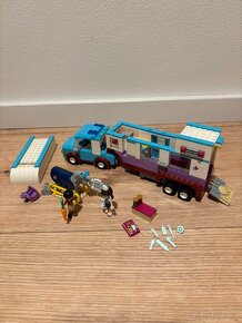 LEGO 41125 Veterinářský přívěs s koněm - 5