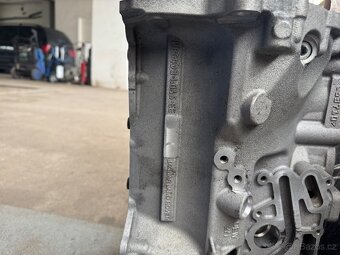 Blok motoru Land Rover 2.0 TD4  PBG4D3-6015-EE - 5