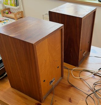 Retro gramofon Tesla NZC 150 Stereo + 2 repro – plně funkční - 5