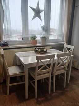 Jídelní stůl Jysk - 5