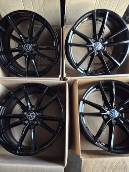 5x112 r19 Vw Passat B8 R,Golf R- Pretoria Black Nové - 5