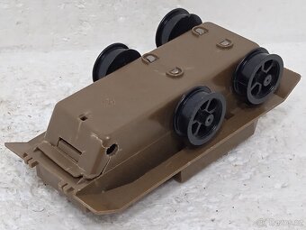 Retro obrněný transportér na klíček IGRA - 5
