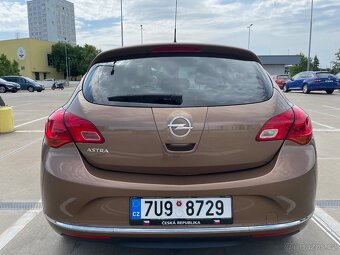 OPEL ASTRA J 1.4T 88kw, ČR, 1. MAJ, SERVISNÍ KNIHA - 5