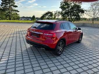 Mercedes-Benz GLA 200 D 4Matic - 5