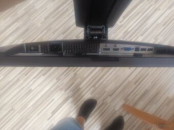 Prodám dva monitory z23 - 23 palců i samostatně - 5