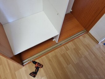 Vestavná šatní skříň - 5