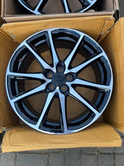ORIGINÁL Alu Toyota Yaris XP210 R18, 5x100 - ZÁNOVNÍ - 5