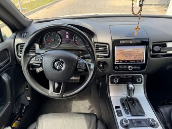 VW Touareg 3.0 TDI V6 176 kW – vzduchový podvozek,kamera 360 - 5