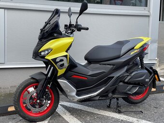 Aprilia SR-GT 125 jen 600 km - 5