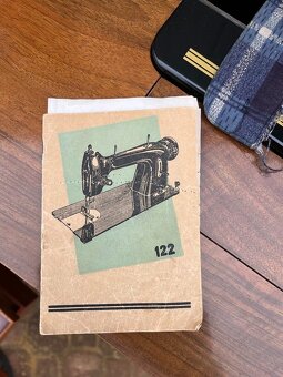 Prodám funkční zachovaly šicí stroj Minerva - 5