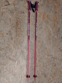 Dětské lyžáky a lyžařské hole. - 5