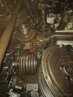 Prodám náhradní díly Tatra 111,128,148,813 - 5