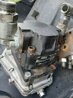 hydraulické čerpadlo vyvážečka - 5