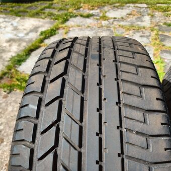 Prodám 4ks pneu Pirelli P Zero 235/50 ZR 17 4ks vzorek 4-5mm - 5