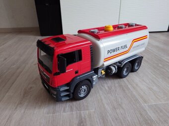 Auta Bruder - jeřáb, cisterna, čistící vůz - 5