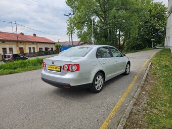 Volkswagen Jetta 1.6i - 5