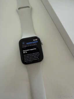 Apple Watch SE (2022), 44 mm - stříbrné - 5