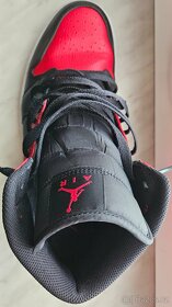 Jordan 1 Mid Banned 2020 - 5