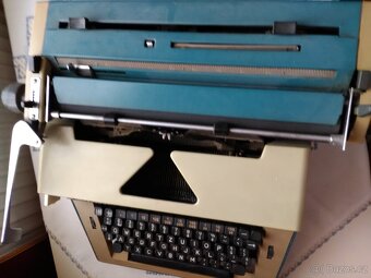 Prodám Starší mechanický psací stroj Optíma funkční - 5