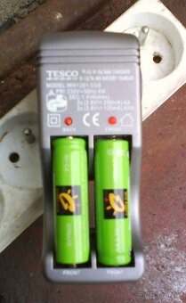Nabíječka baterií Tesco - 5