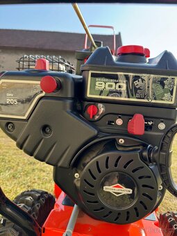 Sněhová fréza s motorem B&S 900 - 5