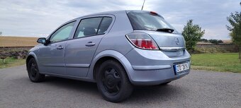 Prodám Opel astra H 1.4i 16V 66Kw r.v.2010 naj.160tis. - 5