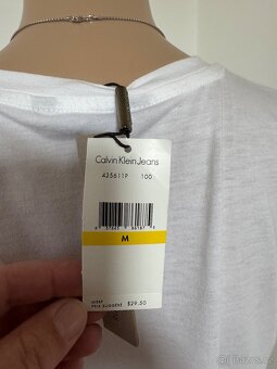 Bílé tričko Calvin Klein Jeans vel. M - 5