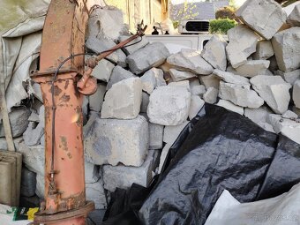 Tvárnice z demolice - 5